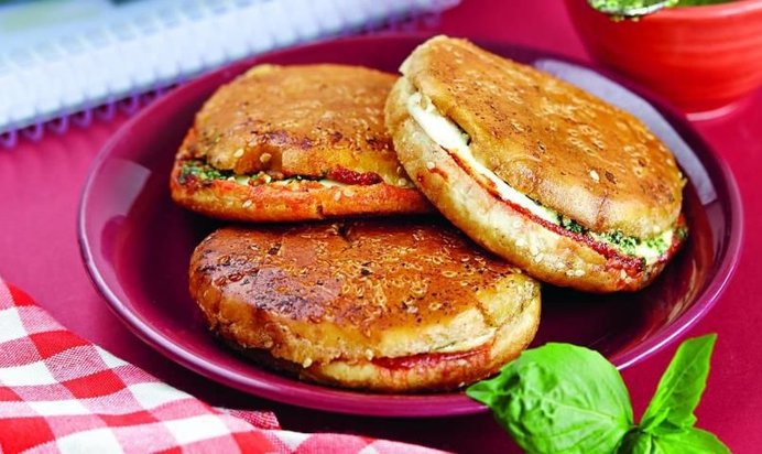 Горячий бутерброд с моцареллой