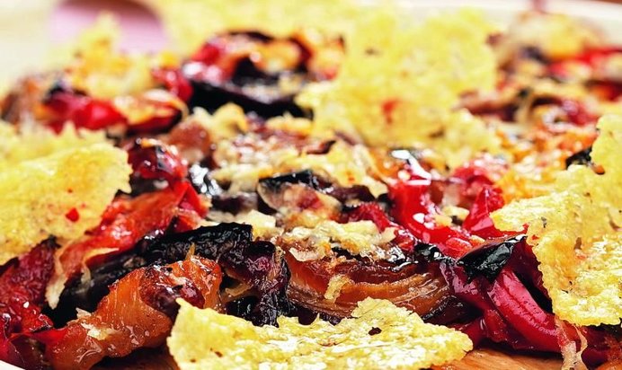 Запеканка из свинины с грибами и картофелем