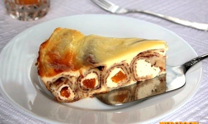 Сладкий блинный пирог с творогом