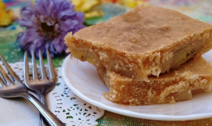 Творожная запеканка с бананом и белым шоколадом