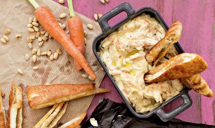 Морковный хумус с кедровыми орехами