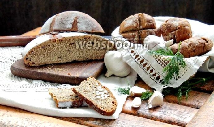 Чёрный хлеб с чесноком