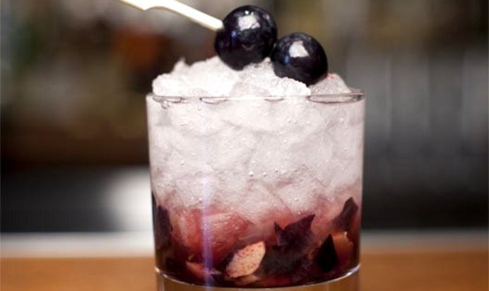 Виноградный коктейль с имбирем (Grape Ginger Old Fashion)