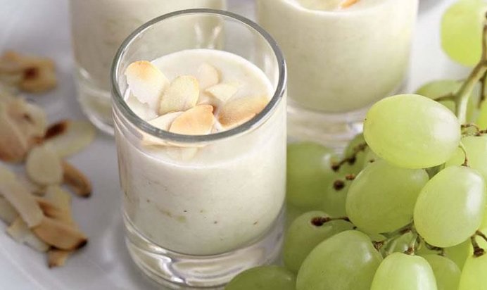 Гаспачо с миндалем и виноградом