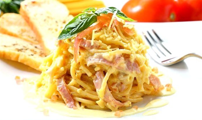 Запеканка из лапши и ветчины (Schinkenfleckerln)