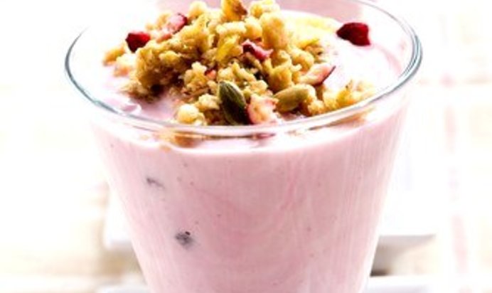 Клюквенные мюсли с йогуртом