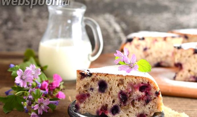 Банановый кекс с черникой в мультиварке