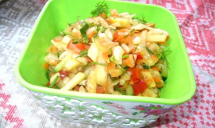 Салат из капусты с яблоком огурцом и сладким перцем