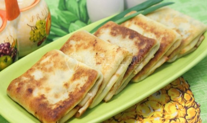 Налистники с яйцом и зеленым луком