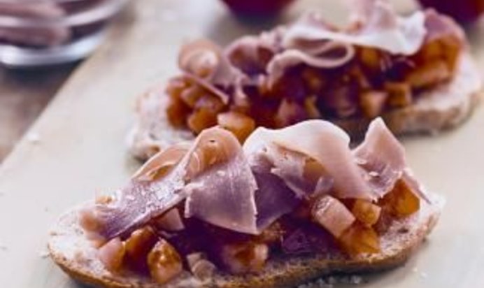 Испанский томатный хлеб с хамоном