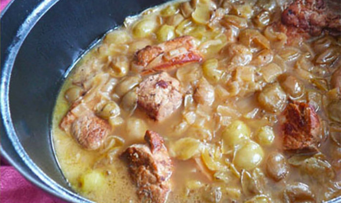 Свиная вырезка с имбирем и виноградом