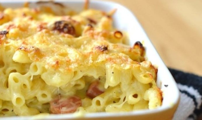 Макаронная запеканка с колбасками