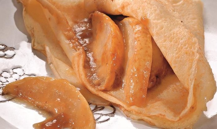 Блины с карамельными грушами