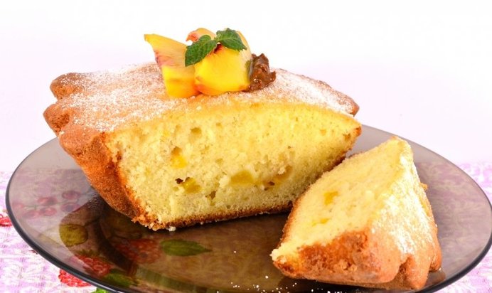Лимонный кекс с персиками