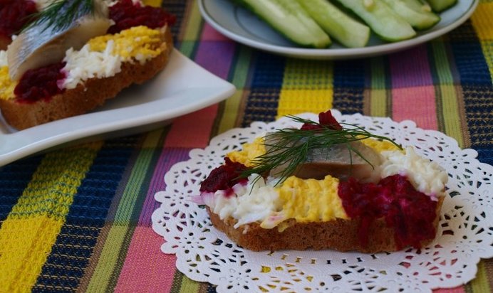 Бутерброды Триколор с сельдью