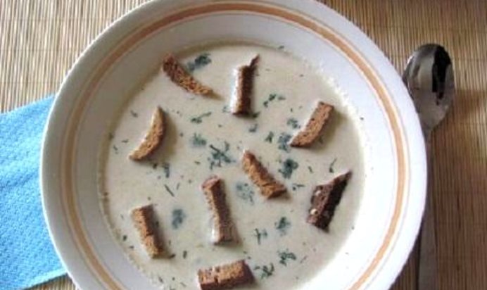 Суп из кольраби с гренками