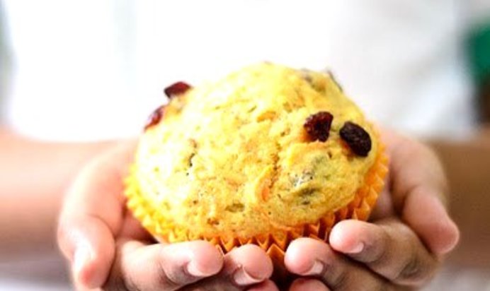 Веганские маффины с морковкой и клюквой