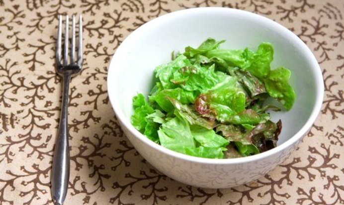 Зеленый салат с лимонным винегретом