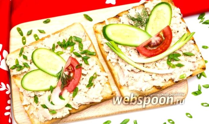 Бутерброд с консервированным тунцом