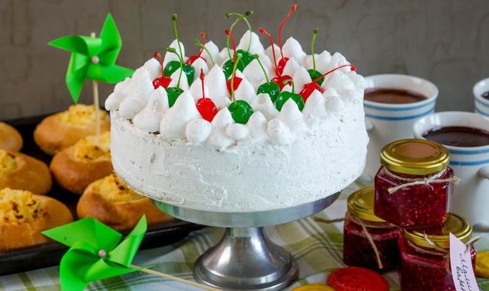 Торт со взбитыми сливками