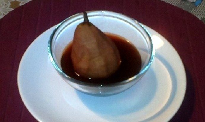 Груши, вареные в виноградном соке