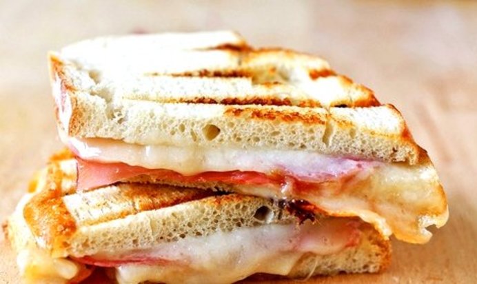 Тосты с ветчиной и сыром