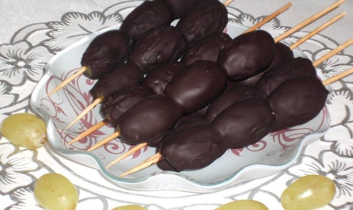 Виноград в шоколаде