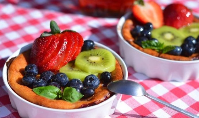 Запеканка творожная с клубникой