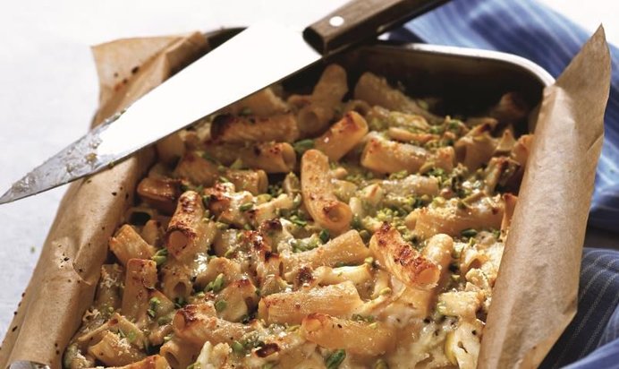 Макаронная запеканка с яблоками