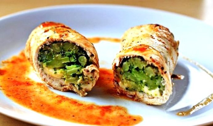Куриные роллы, фаршированные брокколи и сыром