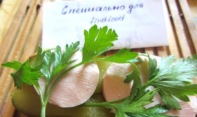 Бутерброд с соленым огурчиком