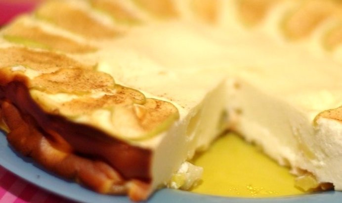 Творожно-яблочная запеканка с корицей