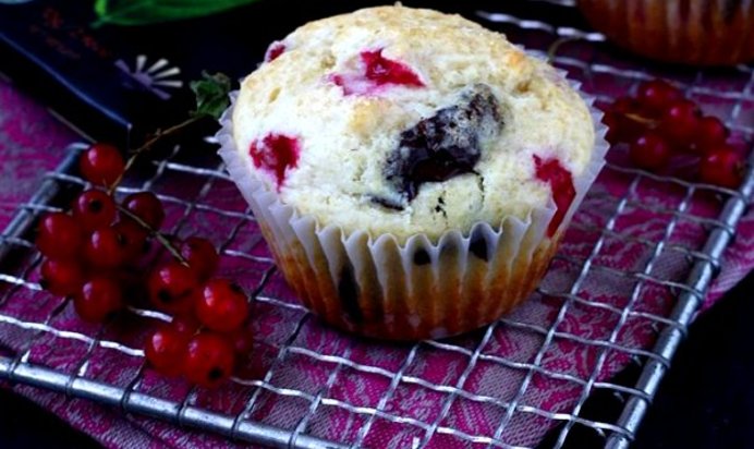 Маффины со смородиной