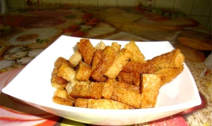 Гренки с чесноком в духовке