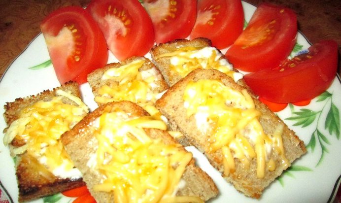 Гренки с чесноком и сыром