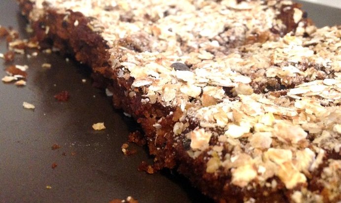 Постный кекс из гречневой муки с черносливом