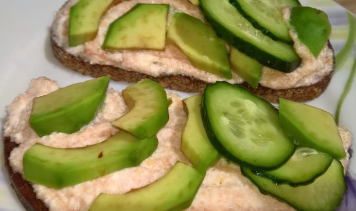 Бутерброды с икрой минтая