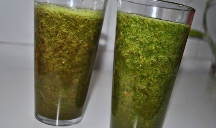 Зеленый коктейль со свеклой