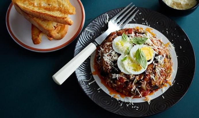 Мини-запеканка из капонаты с базиликом