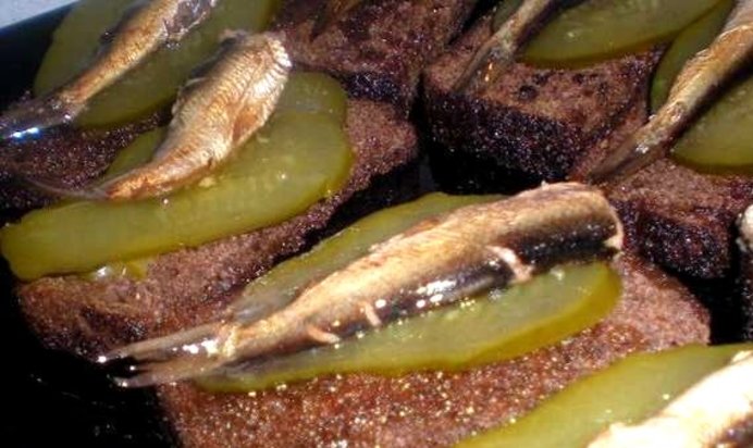 Гренки с шпротами