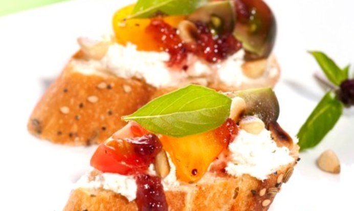 Бутерброд с сыром и фруктами