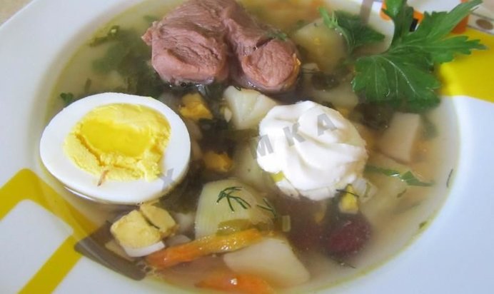 Зеленый борщ с крапивой щавелем и яйцом