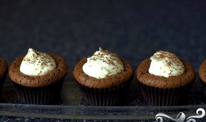 Шоколадные кексы с мятным кремом