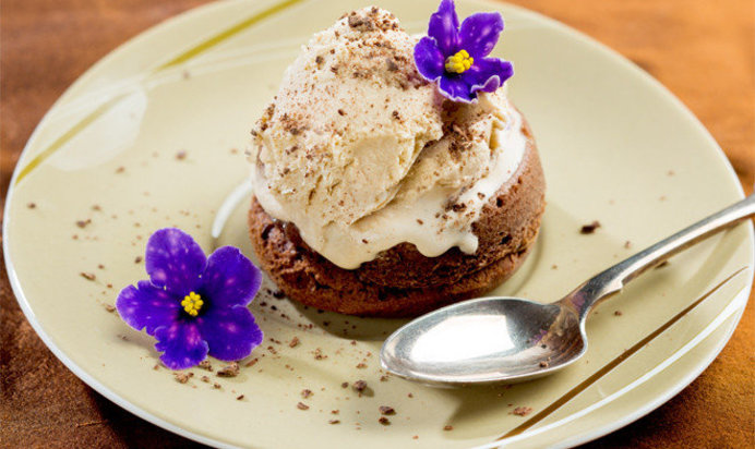 Шоколадный кекс с пломбиром