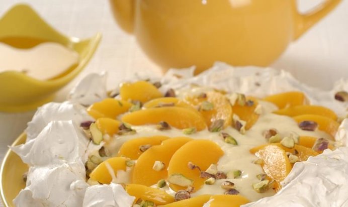 Торт Павлова с абрикосами