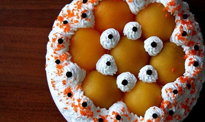 Торт с консервированными персиками