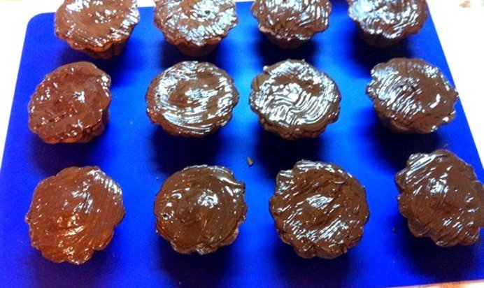 Шоколадные кексы с узорами