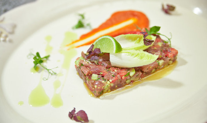 Кекс шоколадный с изюмом