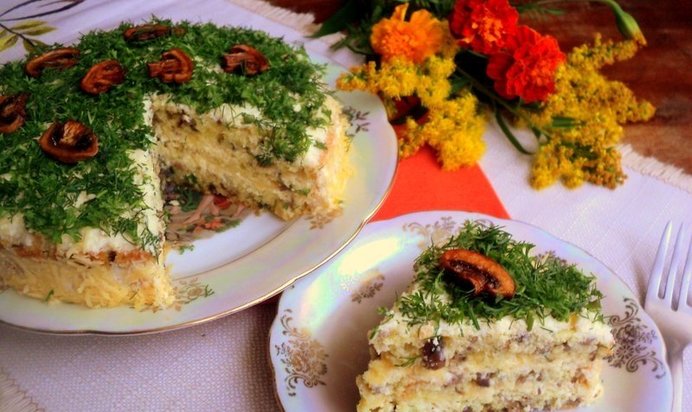 Грибной бисквитный торт