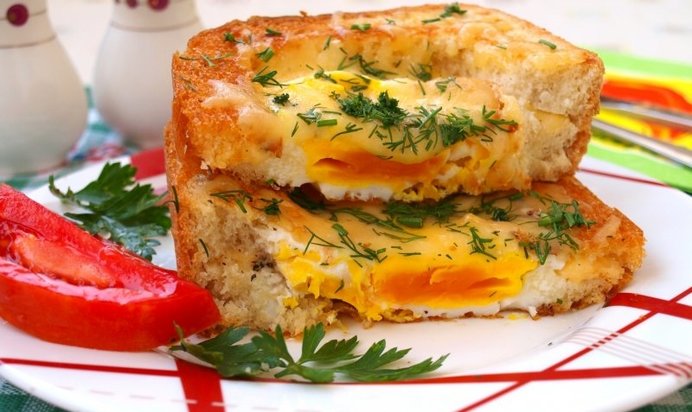 Яичница в бутерброде